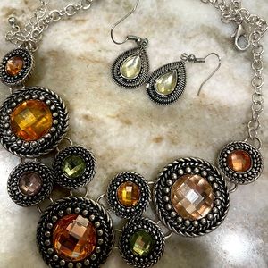 Set-Adjustable necklace w/earrings